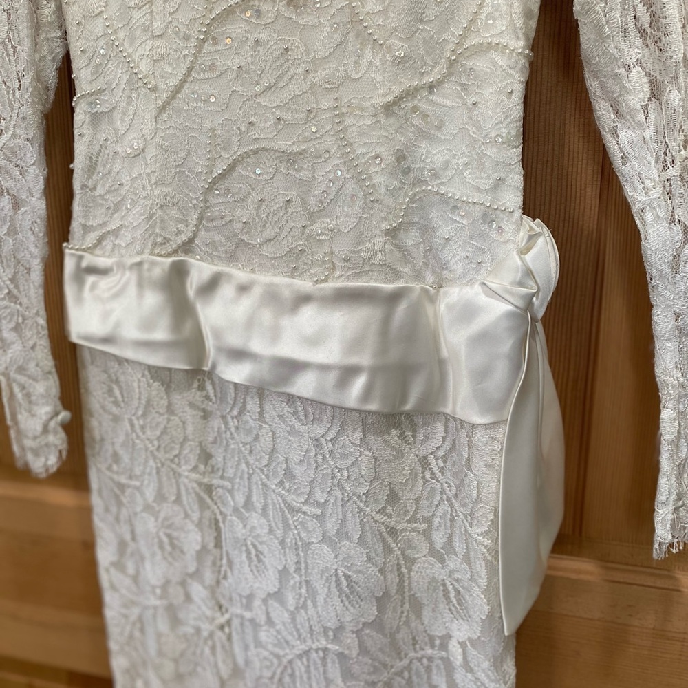 Vintage Elegant Ivory Lace Long-Sleeve Sheath Dress - Picture 4 of 12